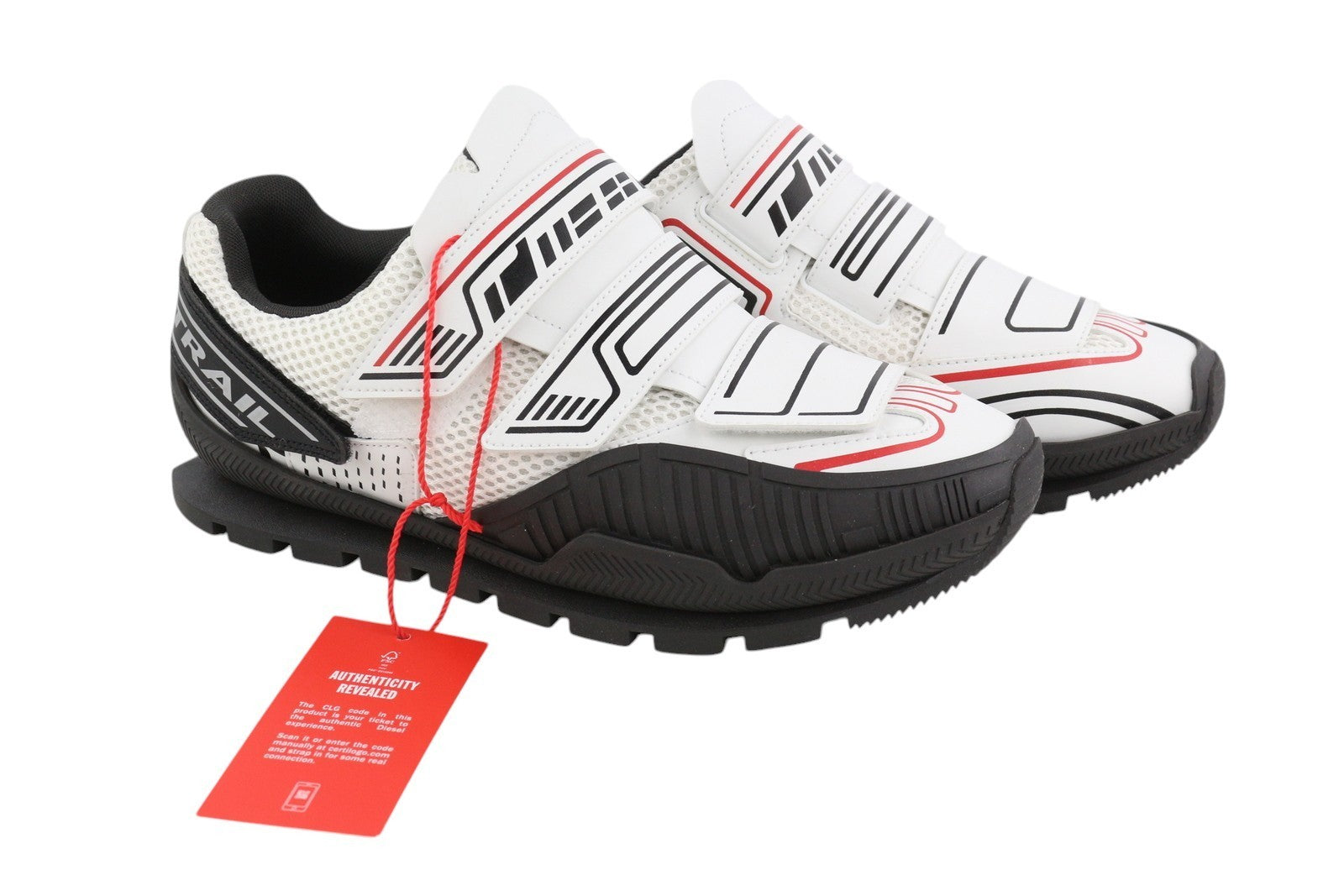 DIESEL S-Pendio Lc vyriški sportbačiai, EU42, žemi, su raišteliais, migdolų rašto nosimis, rekomenduojama kaina – 295 € 