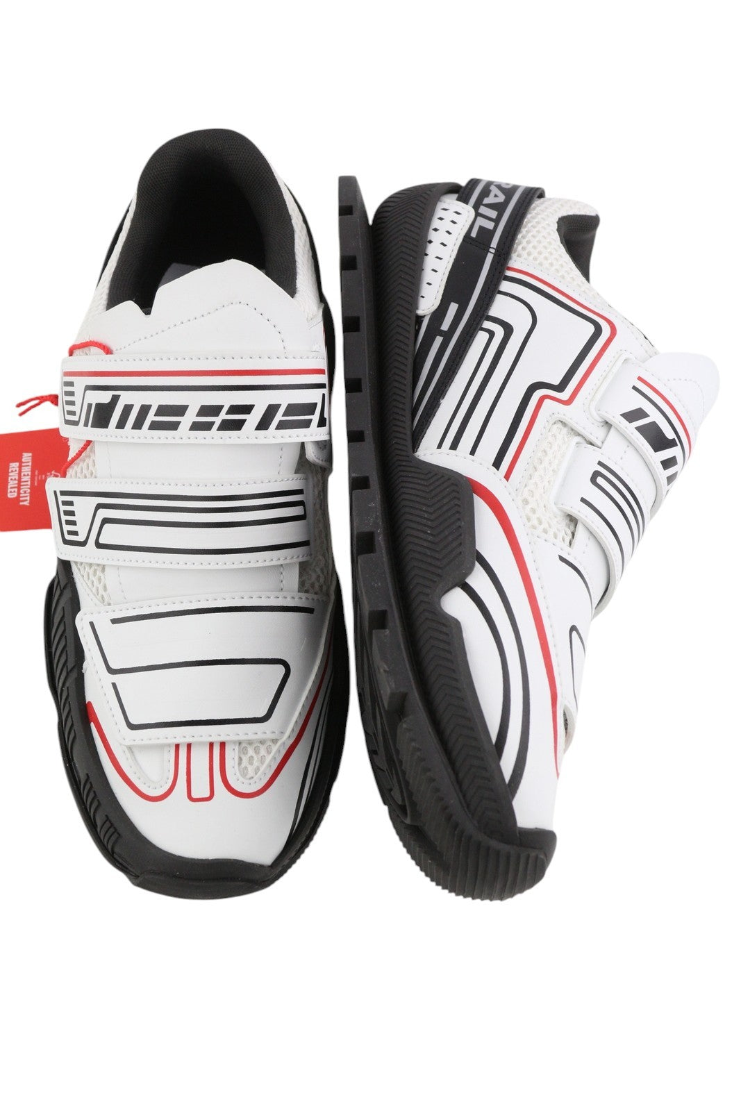 DIESEL S-Pendio Lc vyriški sportbačiai, EU42, žemi, su raišteliais, migdolų rašto nosimis, rekomenduojama kaina – 295 € 