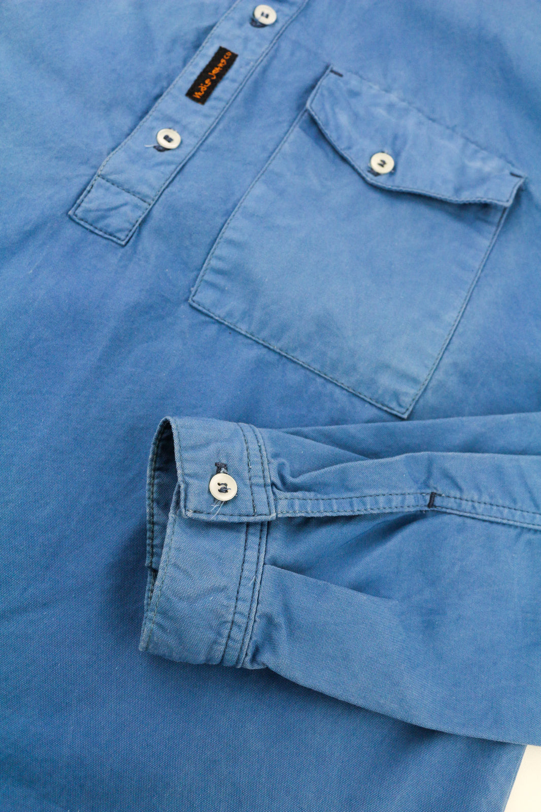 NUDIE JEANS Guado vyriški marškinėliai M išplatėjimo sagų kaklo iškirpte, kišene su logotipu, mėlyni megztiniai 