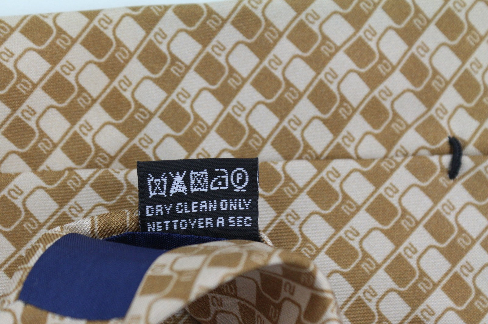 DSQUARED2 vyriškas kaklaraištis, 148 x 8 cm, šilko rašto logotipas, oficialus verslo pasiūlymas, rekomenduojama kaina – 199 € 