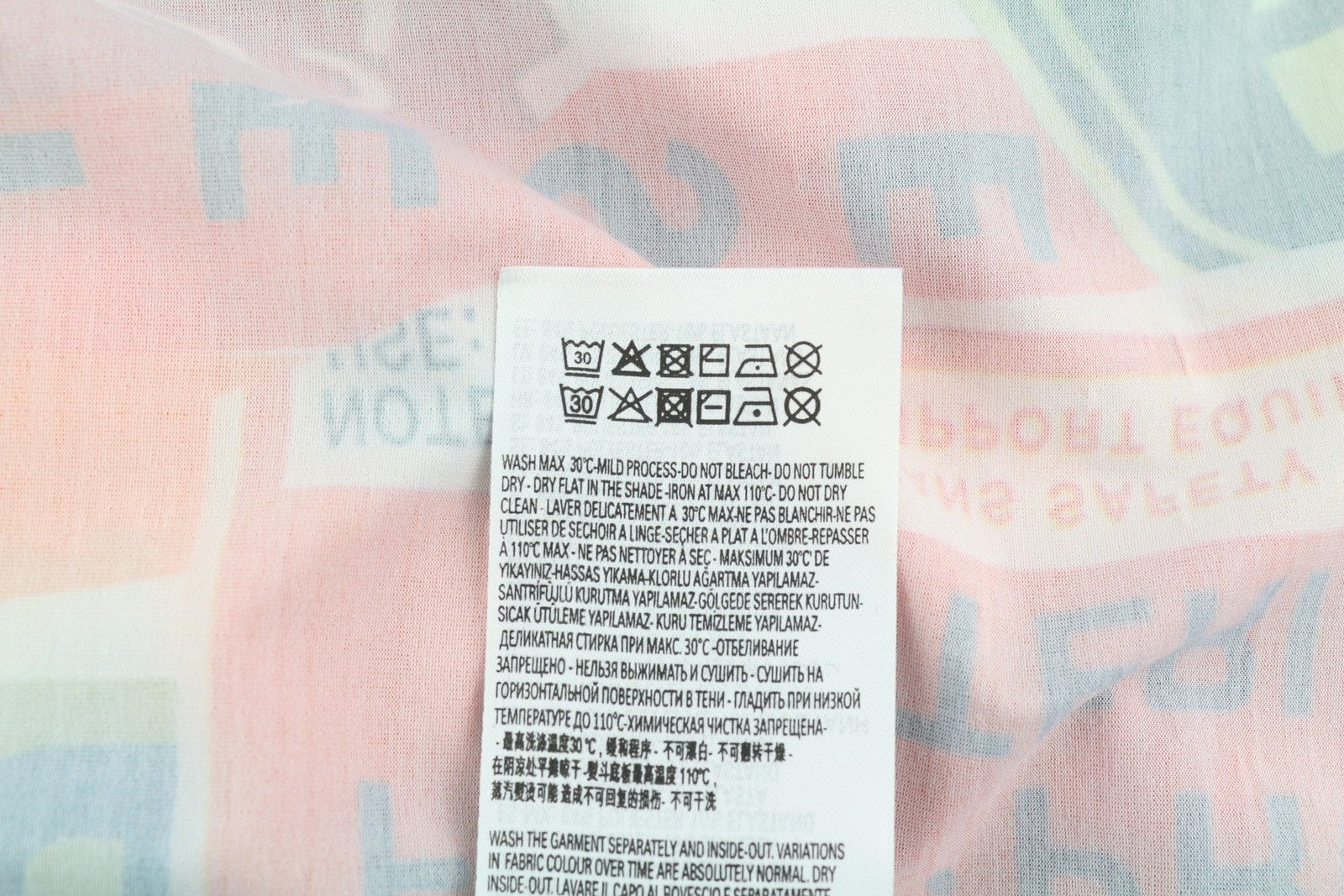 DIESEL Ann45-T-Boxt vyriški marškinėliai L 125 € 125 € spalvingais raštuotais kakleliu 