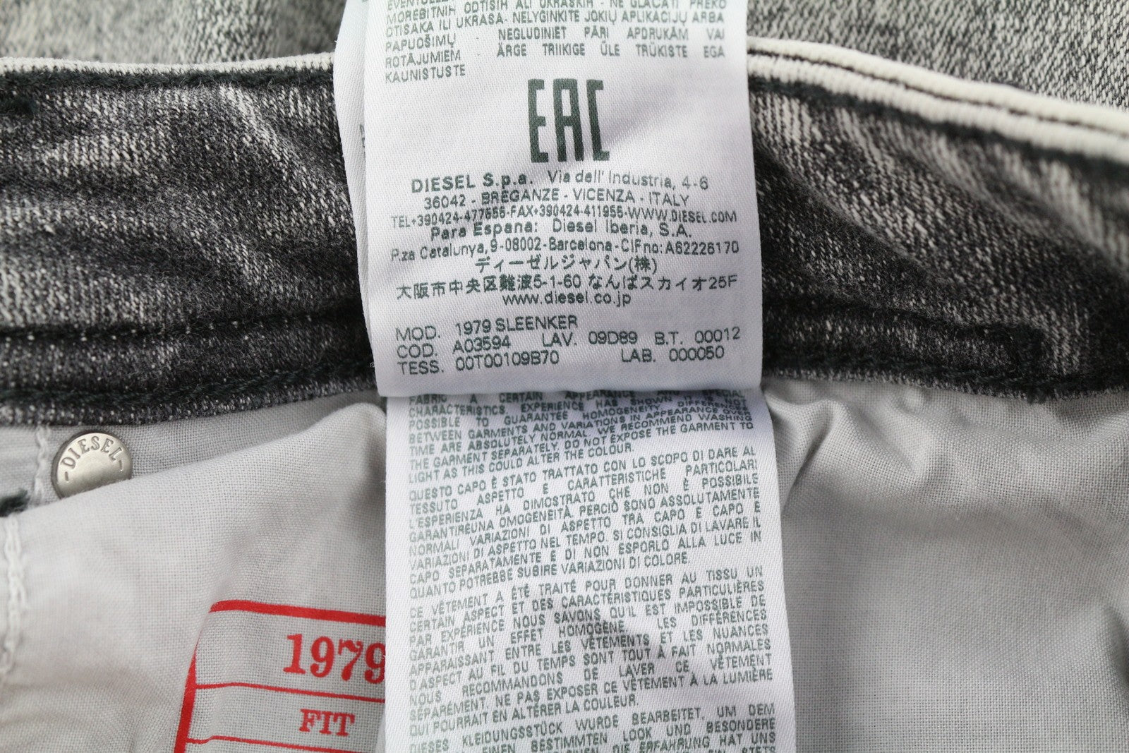 DIESEL 1979 Sleenker 09D89 vyriški džinsai W38/L32 tamprūs, aptempti, pilki, rekomenduojama kaina 195 € 