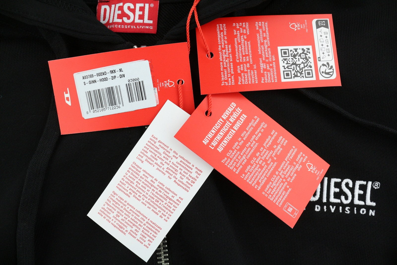 DIESEL S-Ginn-Hood-Zip-Div vyriškas džemperis su gobtuvu, XL dydžio, juodas, su užtrauktuku ir medvilninėmis kišenėmis, rekomenduojama kaina – 185 € 
