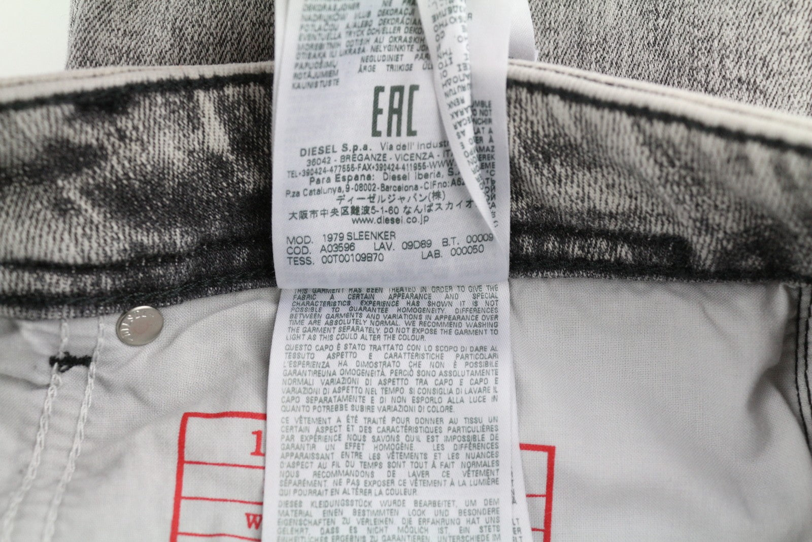 Rekomenduojama mažmeninė kaina 195 € DIESEL 1979 Sleenker 09D89 vyriški džinsai W34/L34 tamprūs, aptempti, pilki 