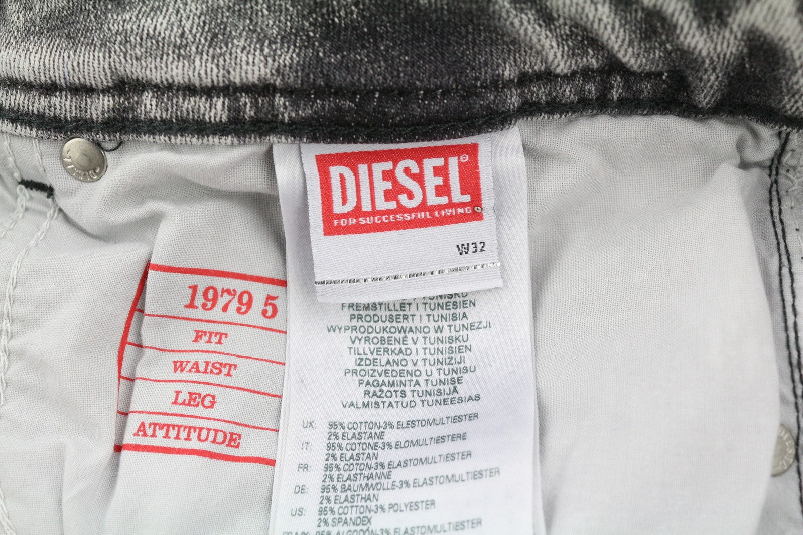 DIESEL 1979 Sleenker 09D89 vyriški džinsai W32/L34 tamprūs, aptempti, pilki, rekomenduojama kaina 195 € 