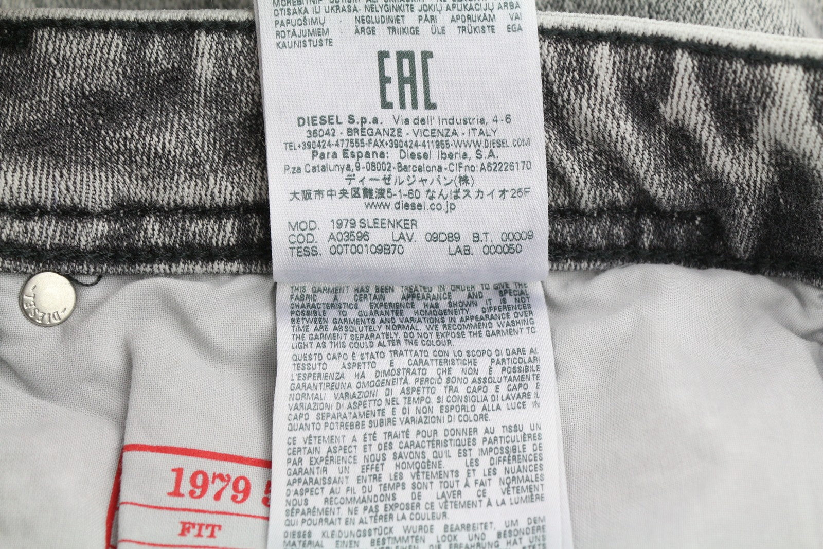 DIESEL 1979 Sleenker 09D89 vyriški džinsai W32/L34 tamprūs, aptempti, pilki, rekomenduojama kaina 195 € 