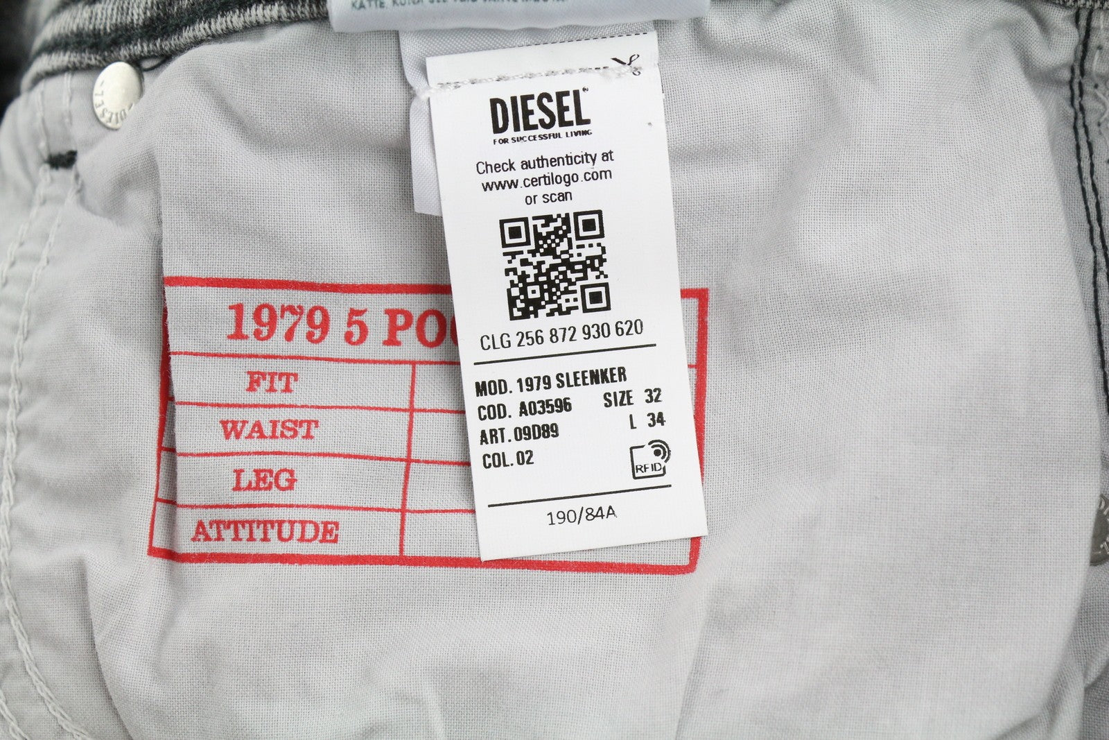 DIESEL 1979 Sleenker 09D89 vyriški džinsai W32/L34 tamprūs, aptempti, pilki, rekomenduojama kaina 195 € 