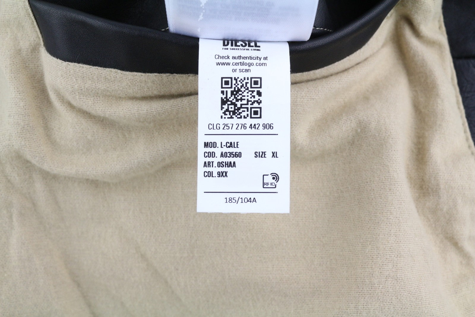 DIESEL L-Cale vyriška striukė XL dydžio, juoda, odinė, su logotipu ant kaklo. RMK 650 €. 