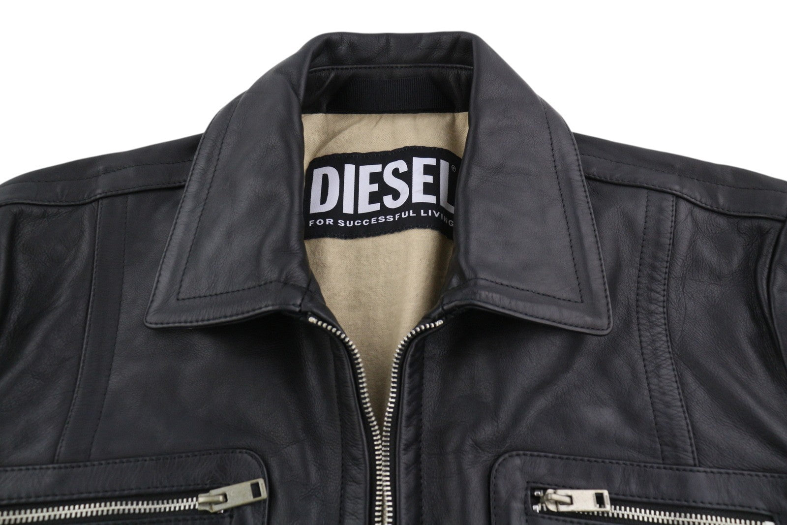 DIESEL L-Cale vyriška striukė XL dydžio, juoda, odinė, su logotipu ant kaklo. RMK 650 €. 