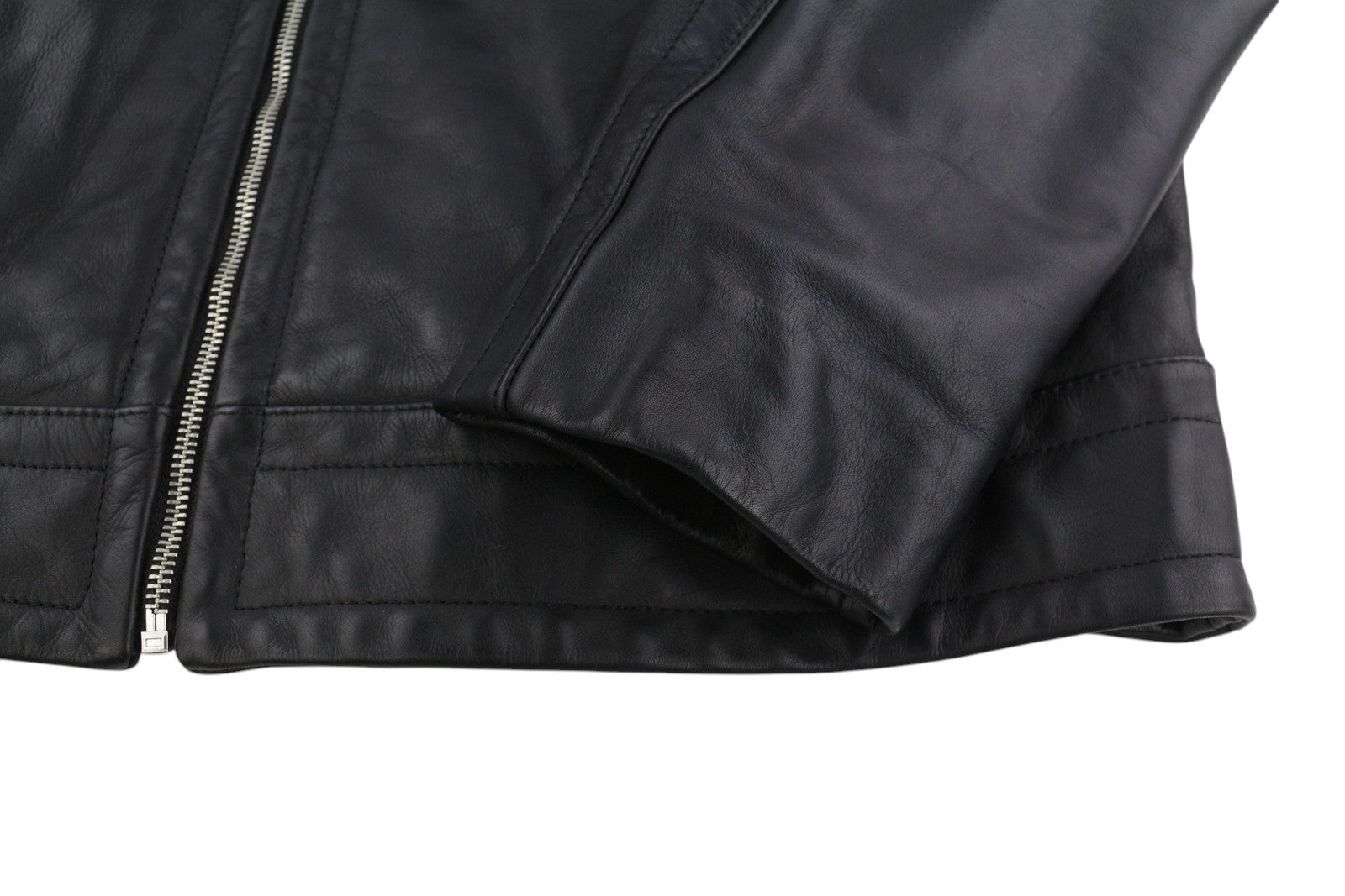 DIESEL L-Cale vyriška striukė XL dydžio, juoda, odinė, su logotipu ant kaklo. RMK 650 €. 