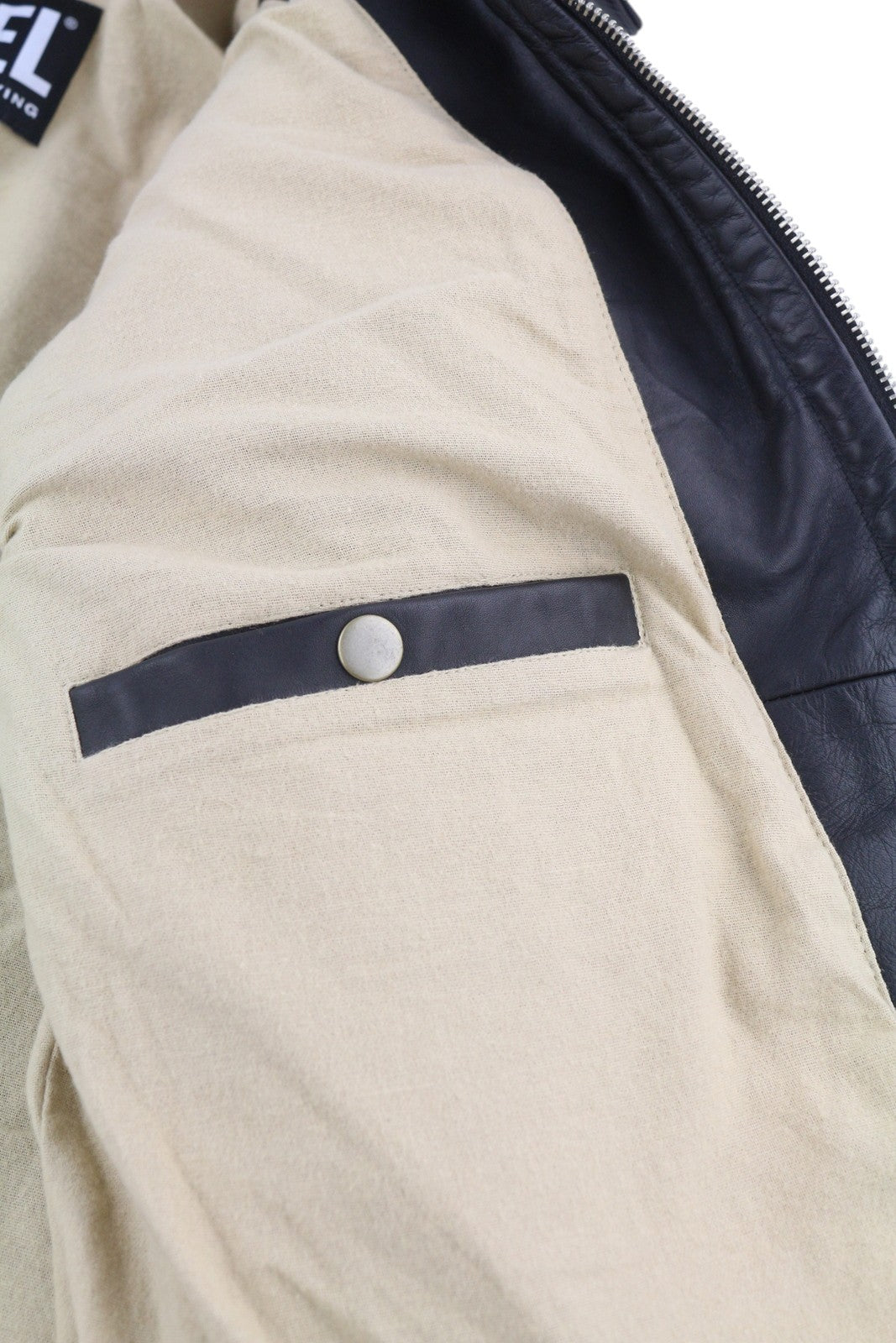 DIESEL L-Cale vyriška striukė XL dydžio, juoda, odinė, su logotipu ant kaklo. RMK 650 €. 