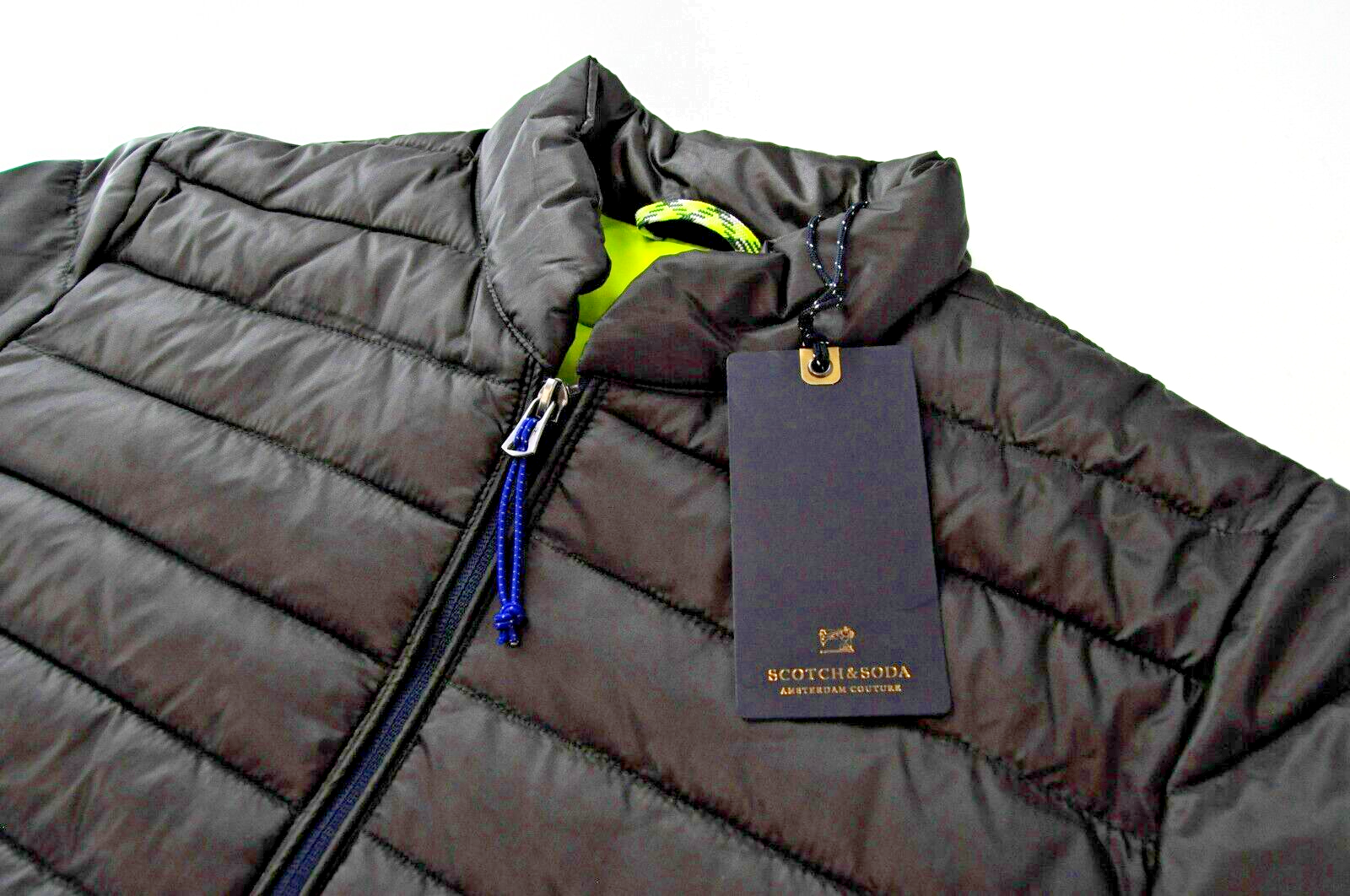 SCOTCH &amp; SODA vyriška dygsniuota tamsiai chaki spalvos lengva striukė su užtrauktuku ir pamušalu. 