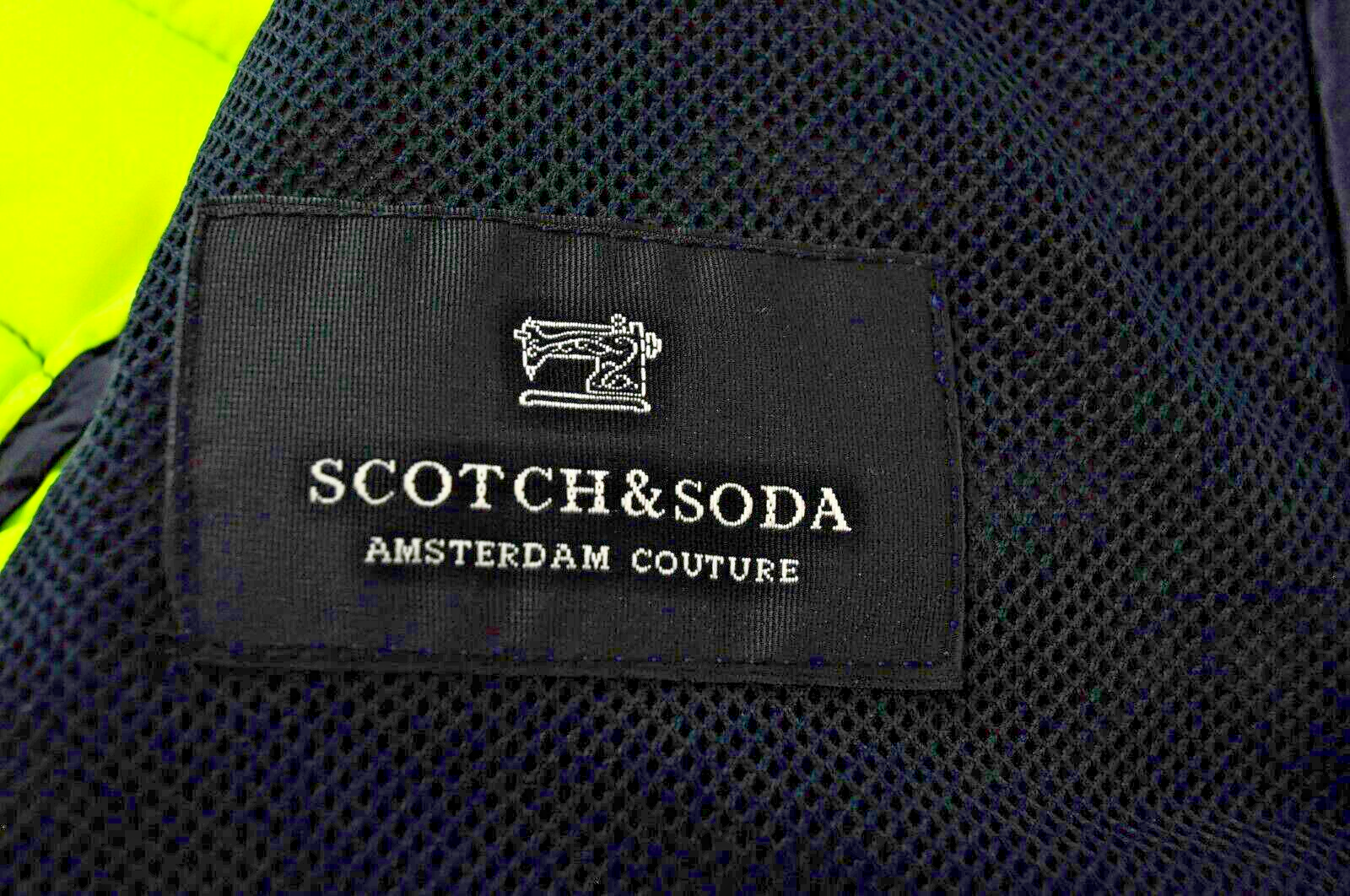 SCOTCH &amp; SODA vyriška dygsniuota tamsiai chaki spalvos lengva striukė su užtrauktuku ir pamušalu. 