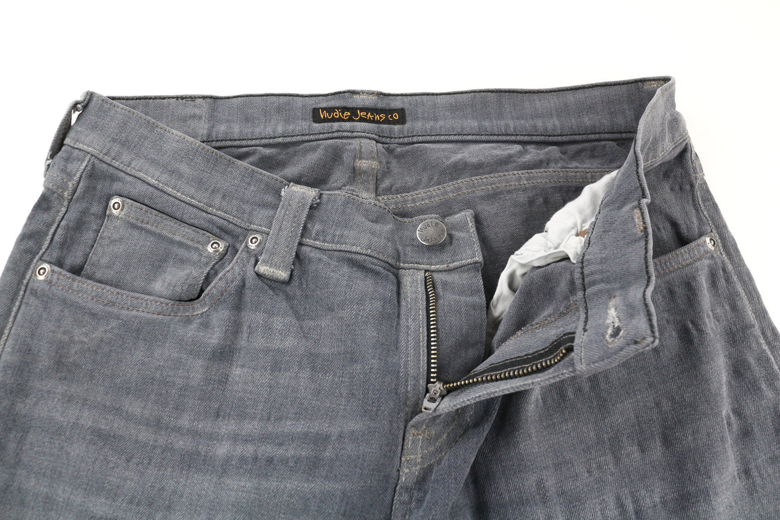 NUDIE JEANS aptempti ilgi vyriški džinsai W31/L34 organinės anglies spalvos, ploni, užtrauktuku 