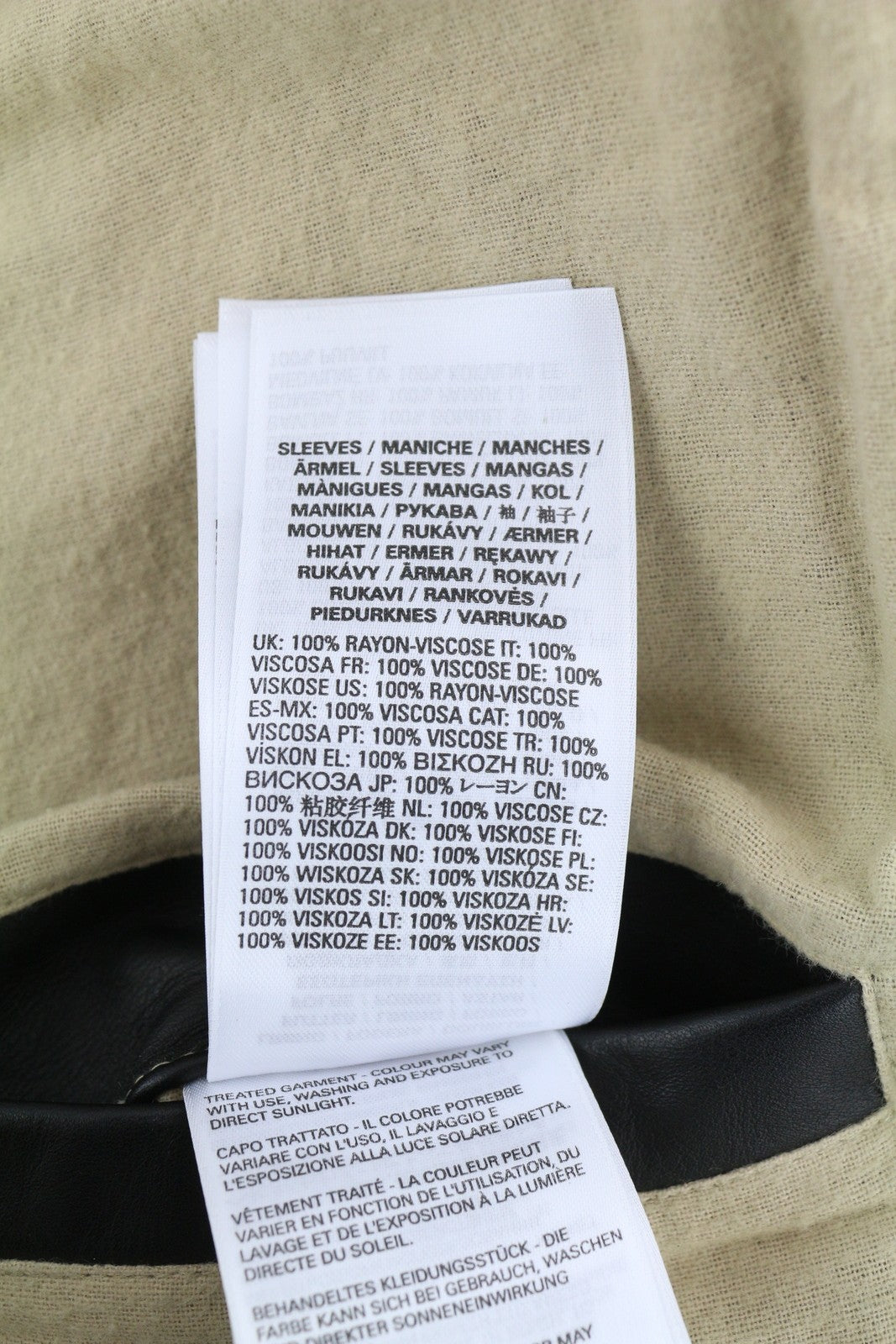 DIESEL L-Cale vyriška striukė M, juoda, odinė, su logotipu ant kaklo, rekomenduojama kaina – 650 € 