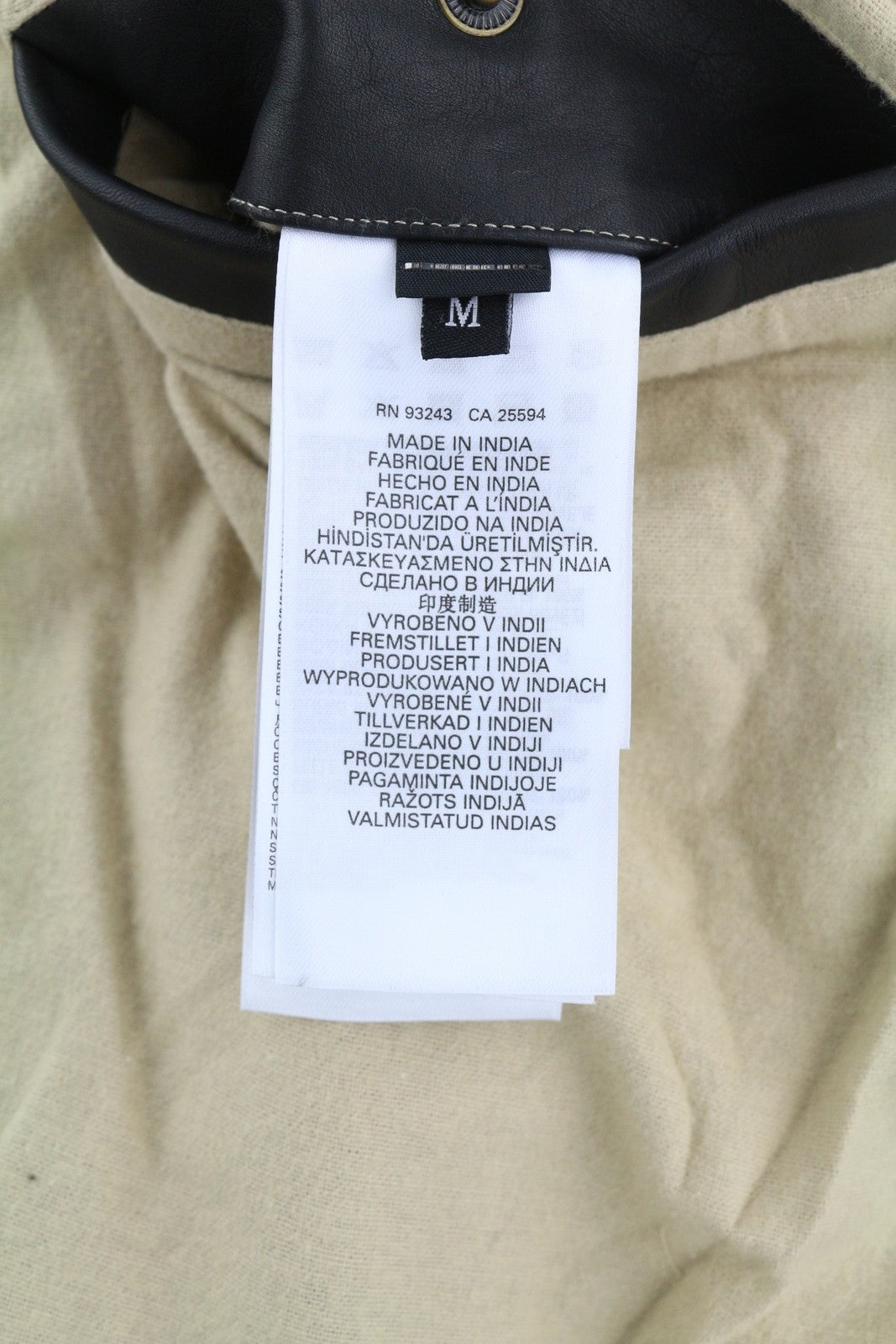 DIESEL L-Cale vyriška striukė M, juoda, odinė, su logotipu ant kaklo, rekomenduojama kaina – 650 € 