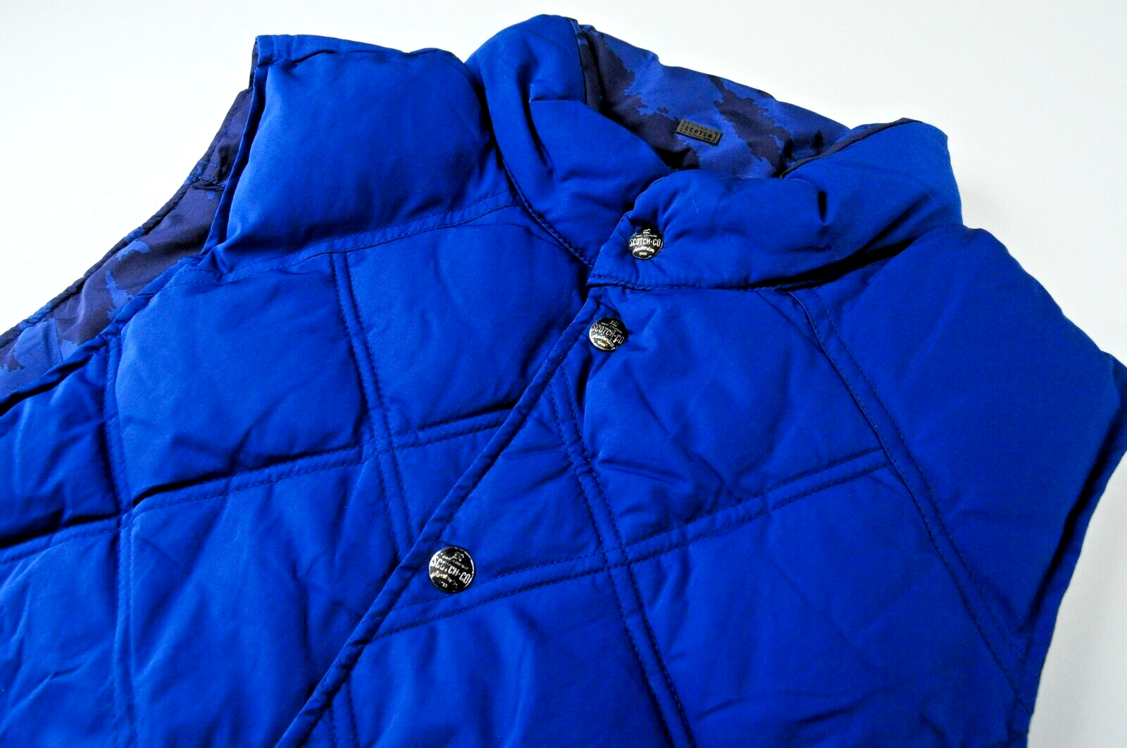 SCOTCH &amp; SODA vyriška dviejų spalvų dvispalvė, maskuojamojo rašto dygsniuota, paminkštinta liemenė M 