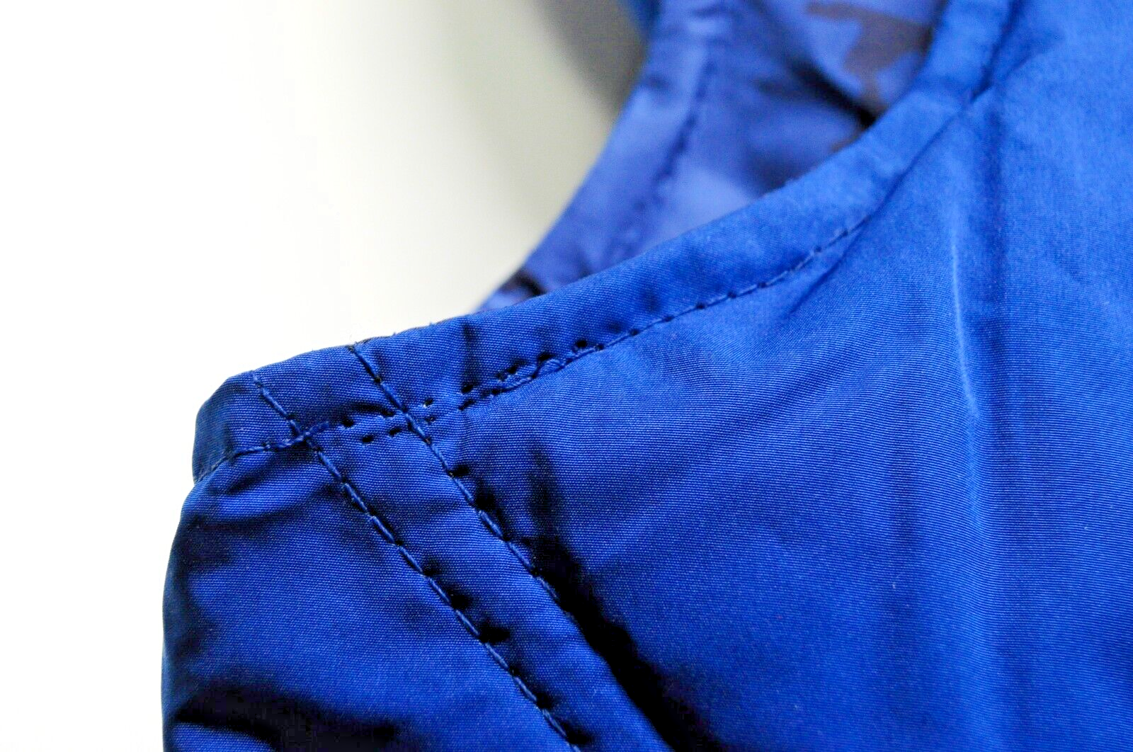 SCOTCH &amp; SODA vyriška dviejų spalvų dvispalvė, maskuojamojo rašto dygsniuota, paminkštinta liemenė M 