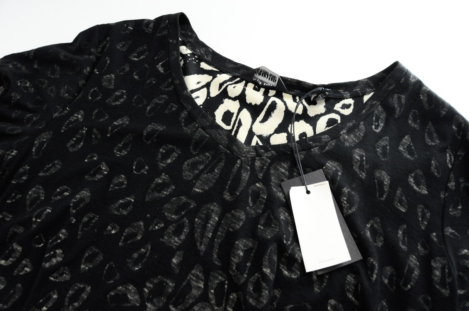 SCOTCH &amp; SODA moteriški marškinėliai XS dydžio su gyvūnų raštu, V formos iškirpte, juodi melanžo spalvos, laisvo kirpimo. 