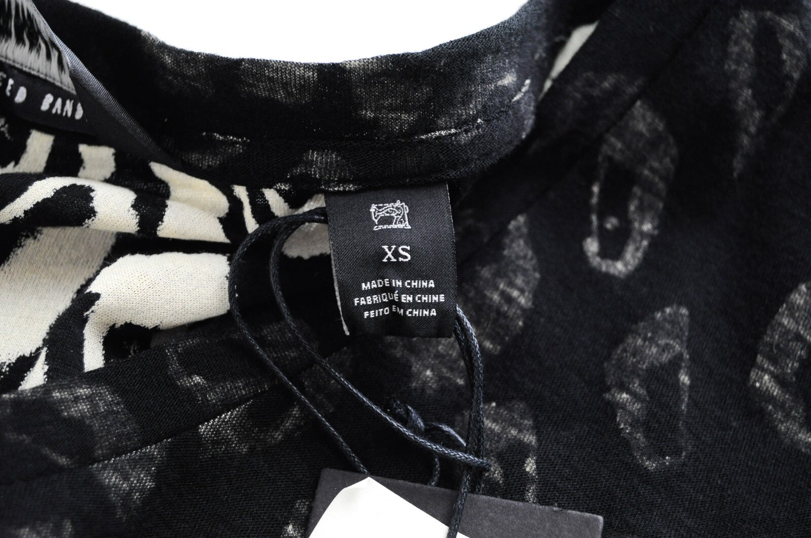 SCOTCH &amp; SODA moteriški marškinėliai XS dydžio su gyvūnų raštu, V formos iškirpte, juodi melanžo spalvos, laisvo kirpimo. 