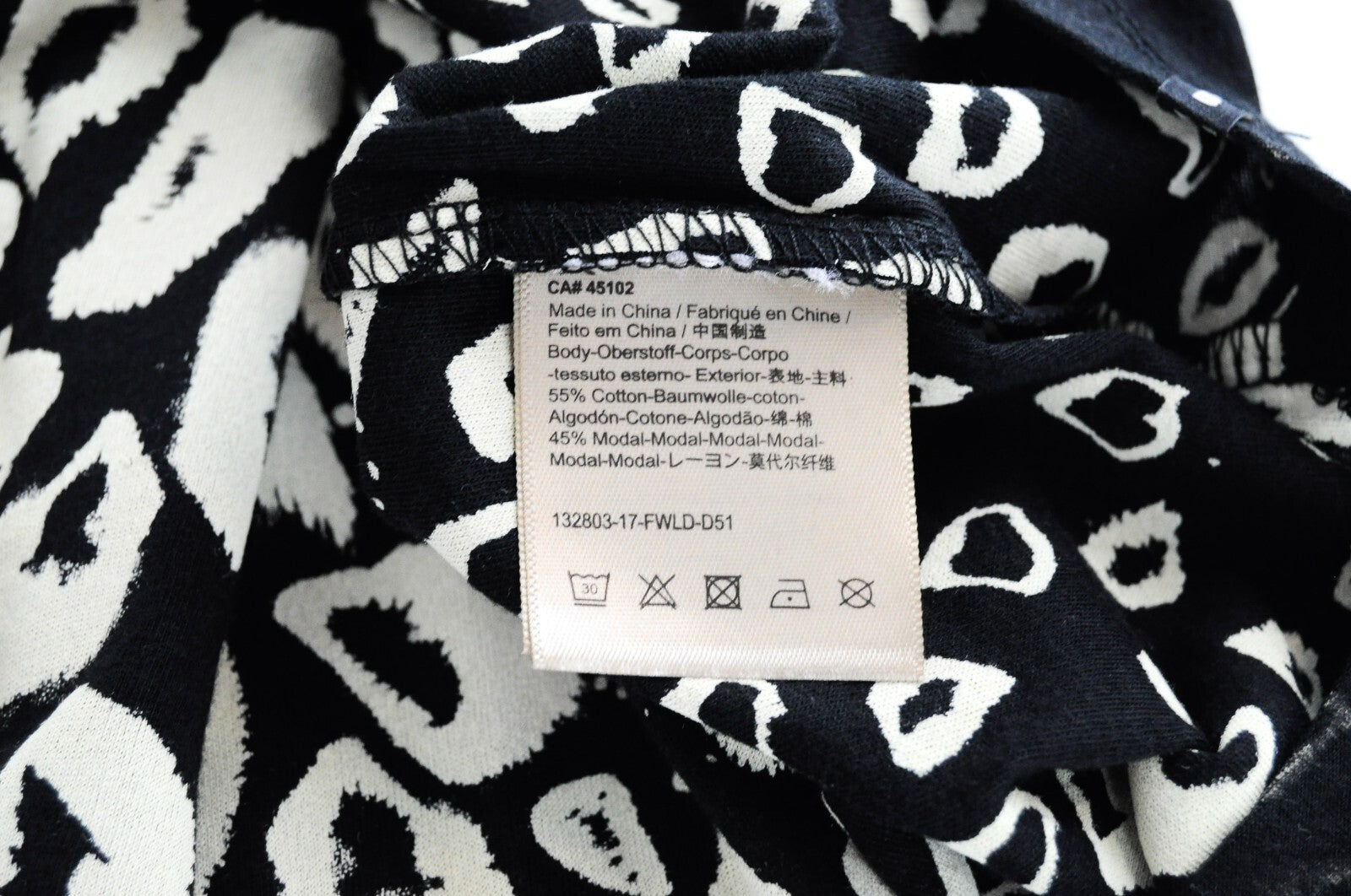 SCOTCH &amp; SODA moteriški marškinėliai XS dydžio su gyvūnų raštu, V formos iškirpte, juodi melanžo spalvos, laisvo kirpimo. 