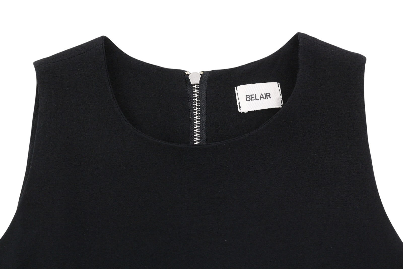 BEL AIR moteriška suknelė 3 colių juoda be rankovių, apvali kaklo iškirpte, pamušalu, klostuota raštuota mini suknelė 