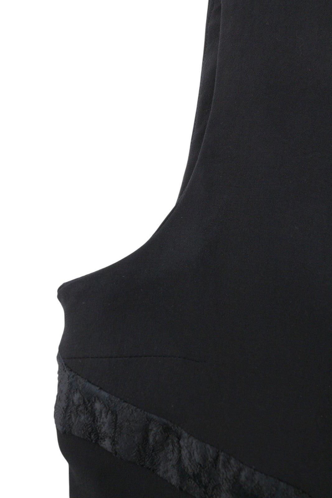 BEL AIR moteriška suknelė 3 colių juoda be rankovių, apvali kaklo iškirpte, pamušalu, klostuota raštuota mini suknelė 