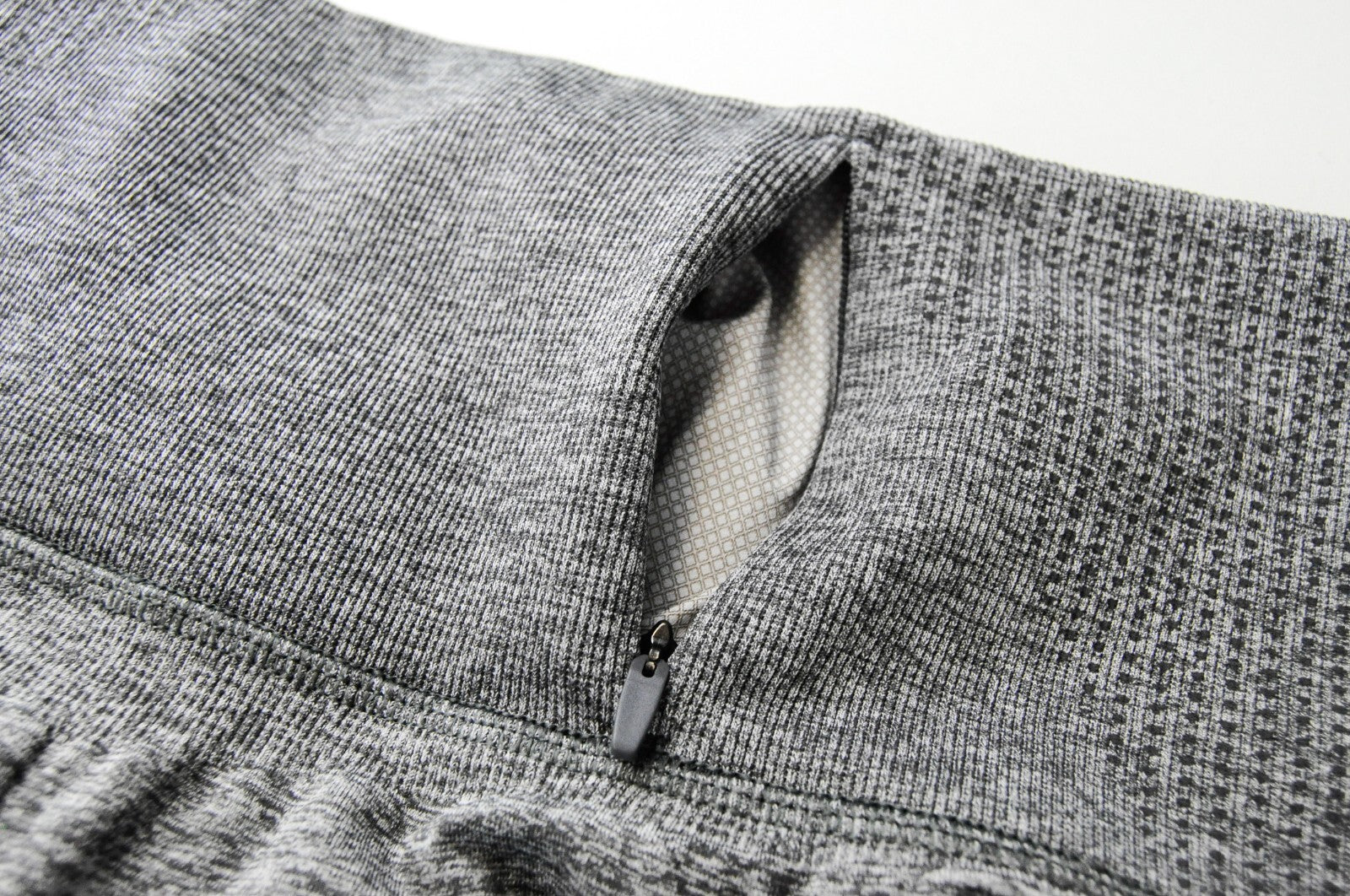 GYMSHARK moteriškos pilkos M dydžio sportinės tamprės su logotipu ir užtrauktuku bei kišenėmis 