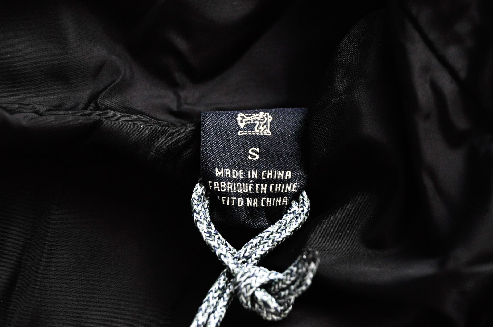 SCOTCH &amp; SODA vyriška striukė su gobtuvu, vėjui nepralaidi, S dydžio, juodo melanžo, palmių rašto. 