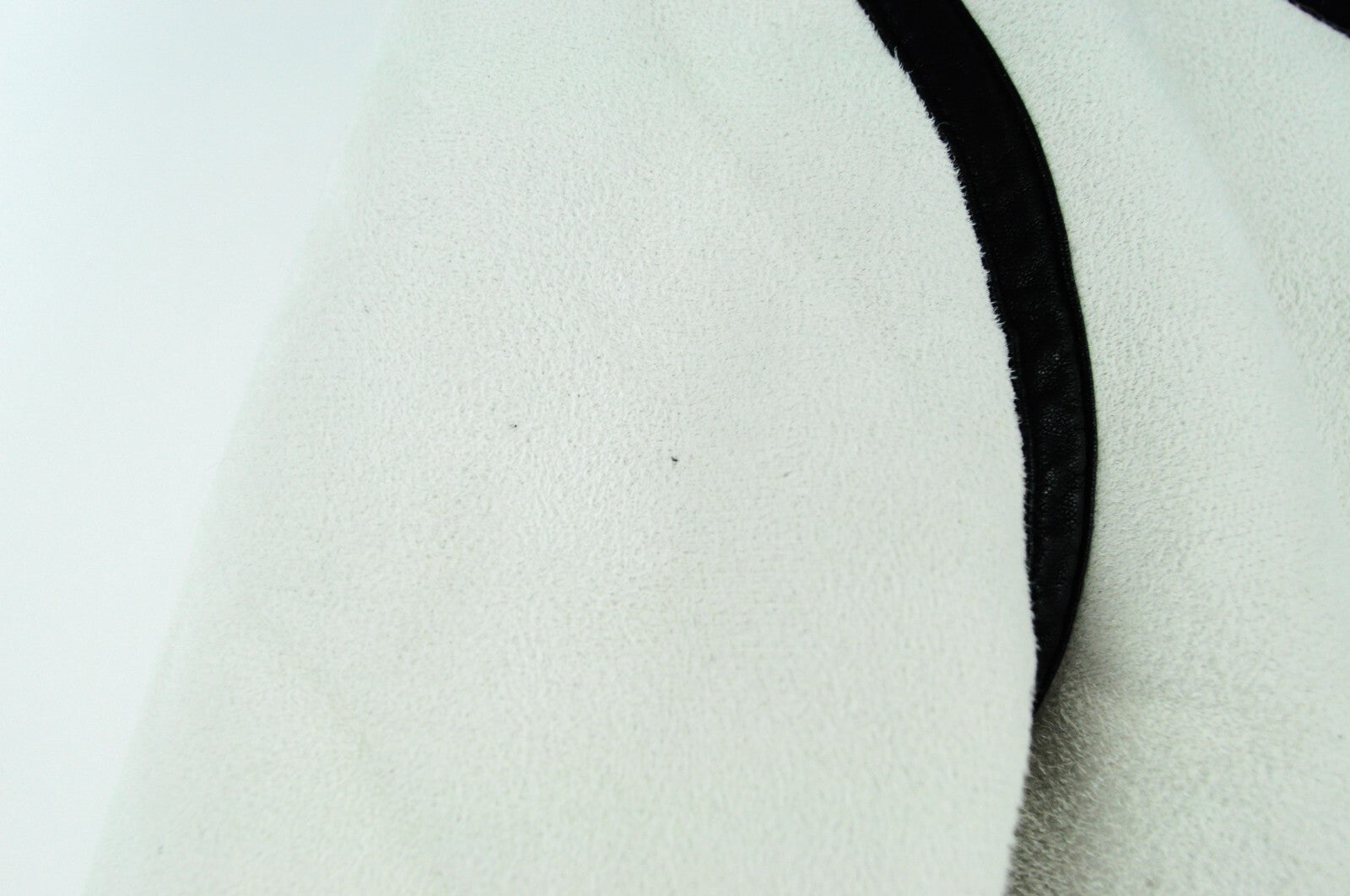 MAISON SCOTCH moteriškas švarkas S, dirbtinės odos, zomšos, balkšvas, trumpas, su dirbtinio kailio dygliais 