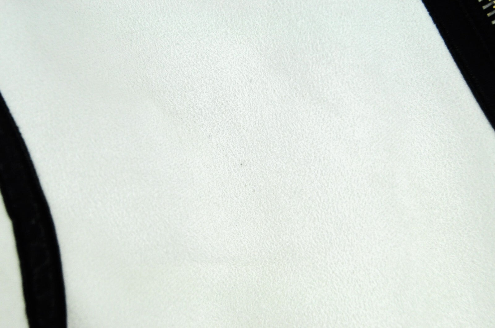 MAISON SCOTCH moteriškas švarkas S, dirbtinės odos, zomšos, balkšvas, trumpas, su dirbtinio kailio dygliais 