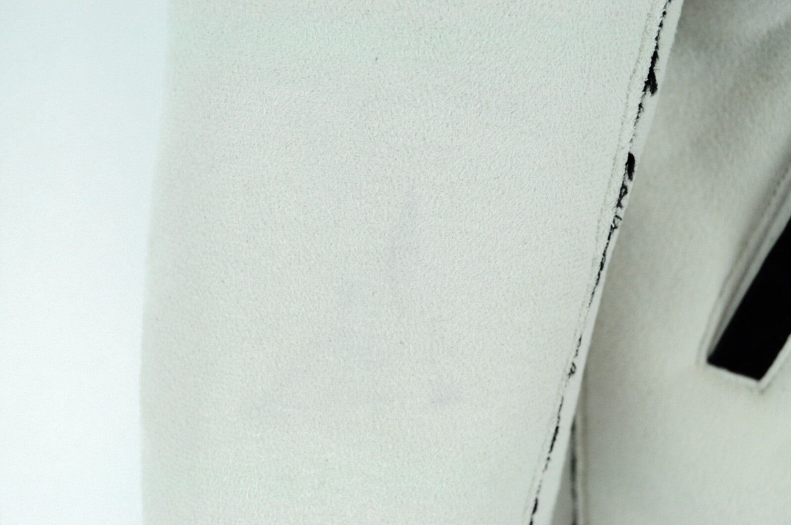 MAISON SCOTCH moteriškas švarkas S, dirbtinės odos, zomšos, balkšvas, trumpas, su dirbtinio kailio dygliais 