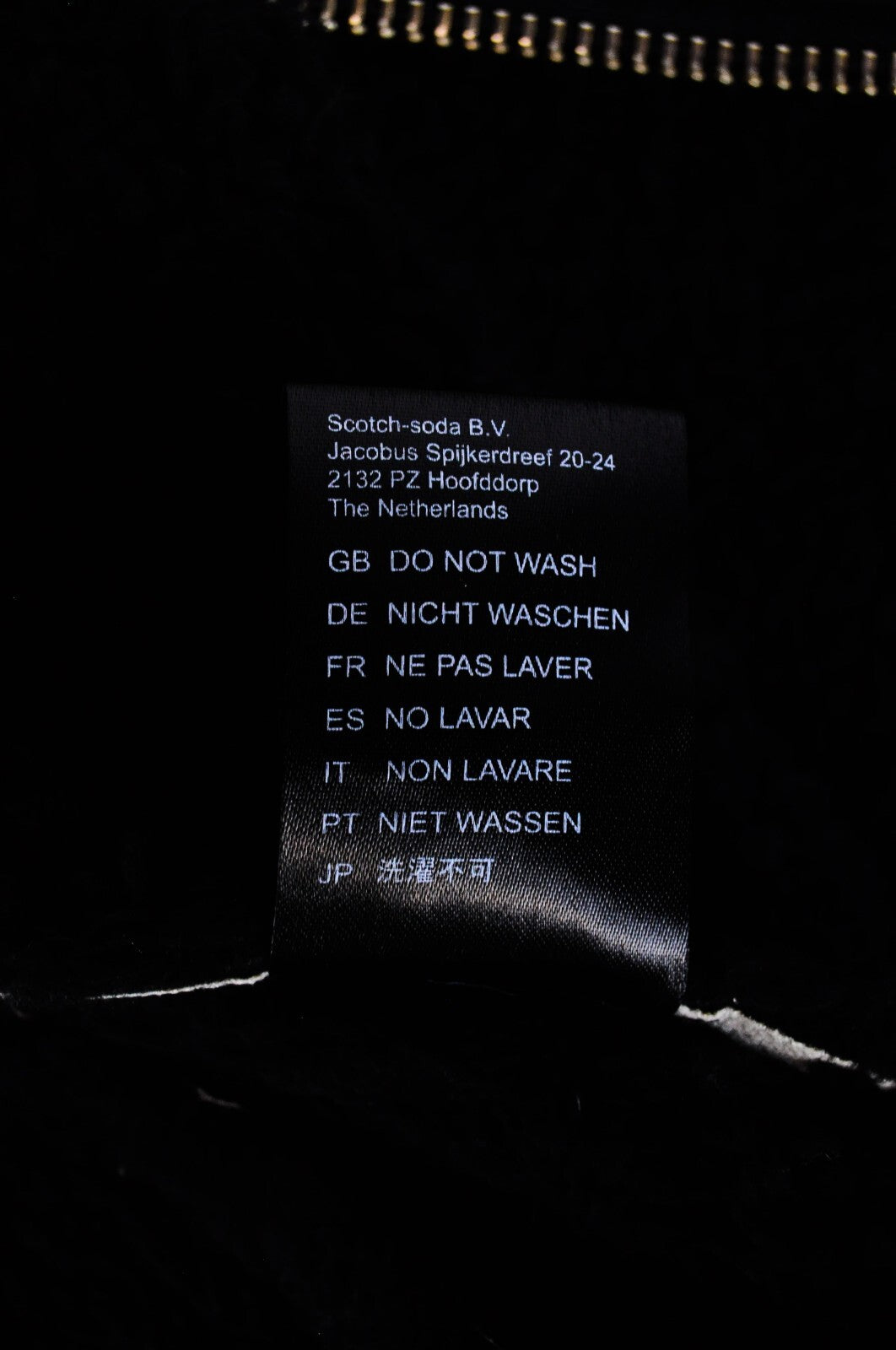 MAISON SCOTCH moteriškas švarkas S, dirbtinės odos, zomšos, balkšvas, trumpas, su dirbtinio kailio dygliais 