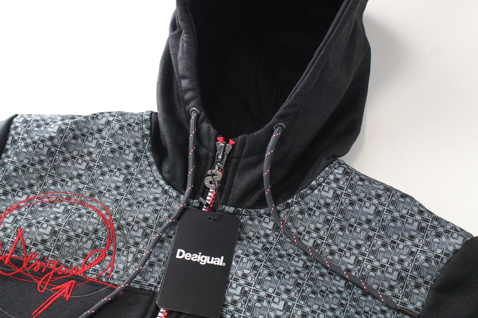 DESIGUAL vyriška striukė L juoda medvilnės mišinio su gobtuvu, užtrauktuku ir ilgomis rankovėmis laisvalaikio stiliaus 