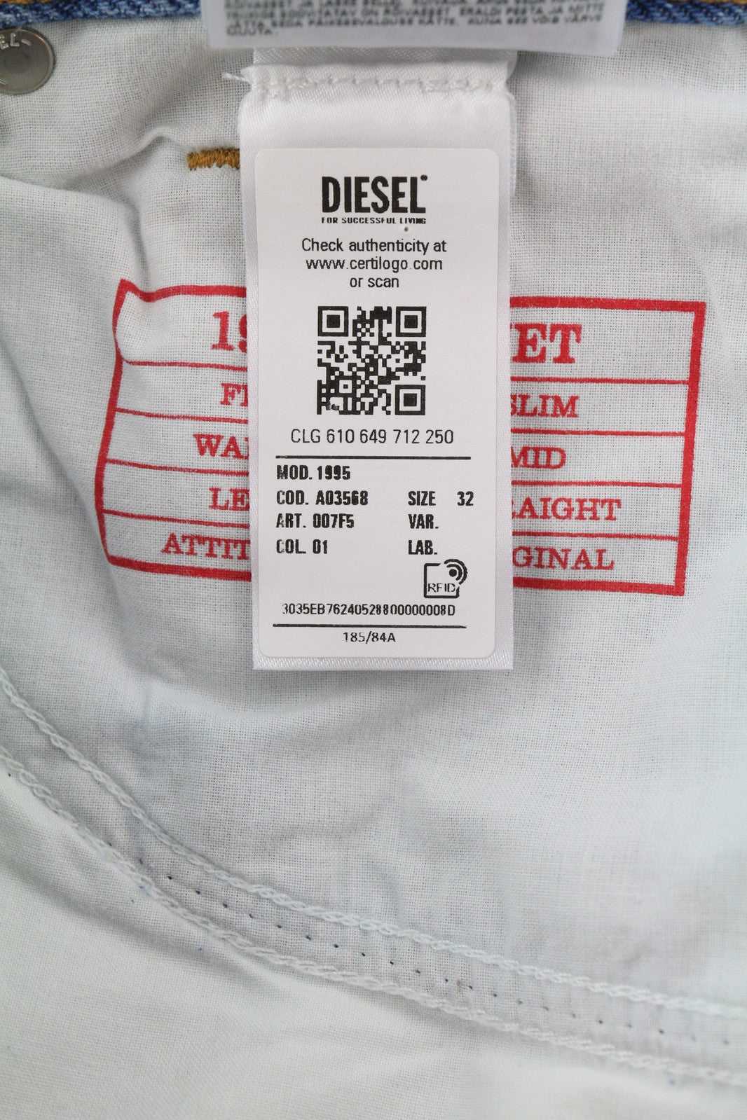 DIESEL 1995 007F5 vyriški džinsai W32 Slim Fit vidutinio juosmens tiesūs, mėlyni. RMK 250 €. 