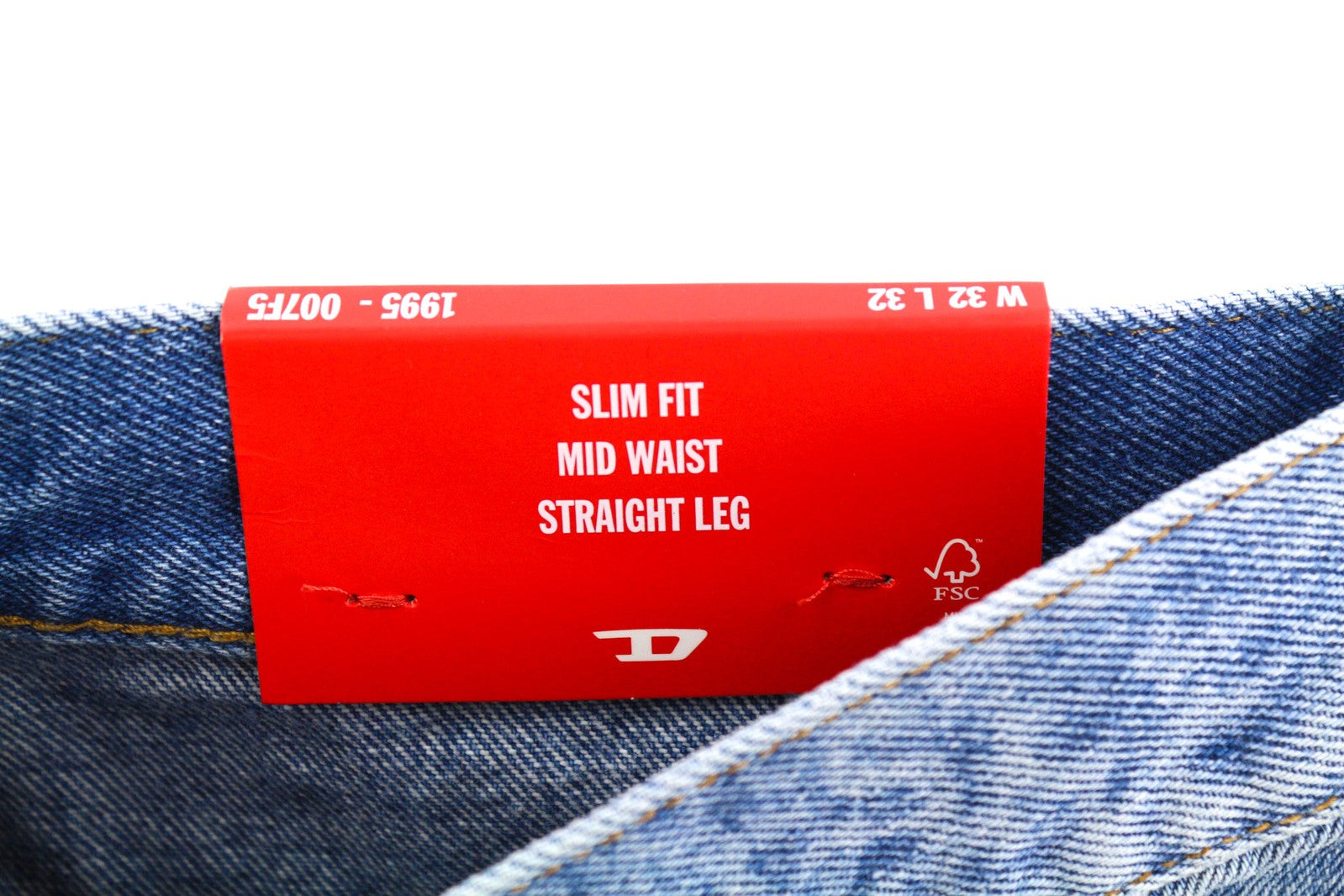 DIESEL 1995 007F5 vyriški džinsai W32 Slim Fit vidutinio juosmens tiesūs, mėlyni. RMK 250 €. 