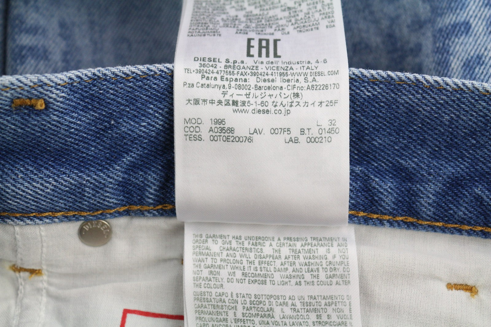 DIESEL 1995 007F5 vyriški džinsai W30 Slim Fit vidutinio juosmens, tiesios kojos, skalbti. RMK 250 €. 