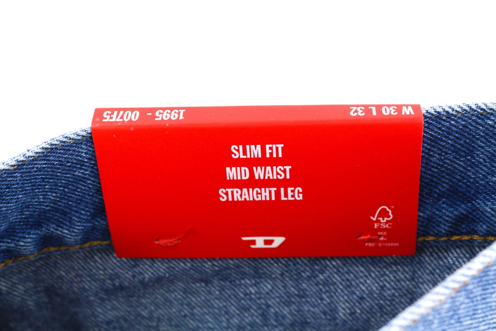 DIESEL 1995 007F5 vyriški džinsai W30 Slim Fit vidutinio juosmens, tiesios kojos, skalbti. RMK 250 €. 