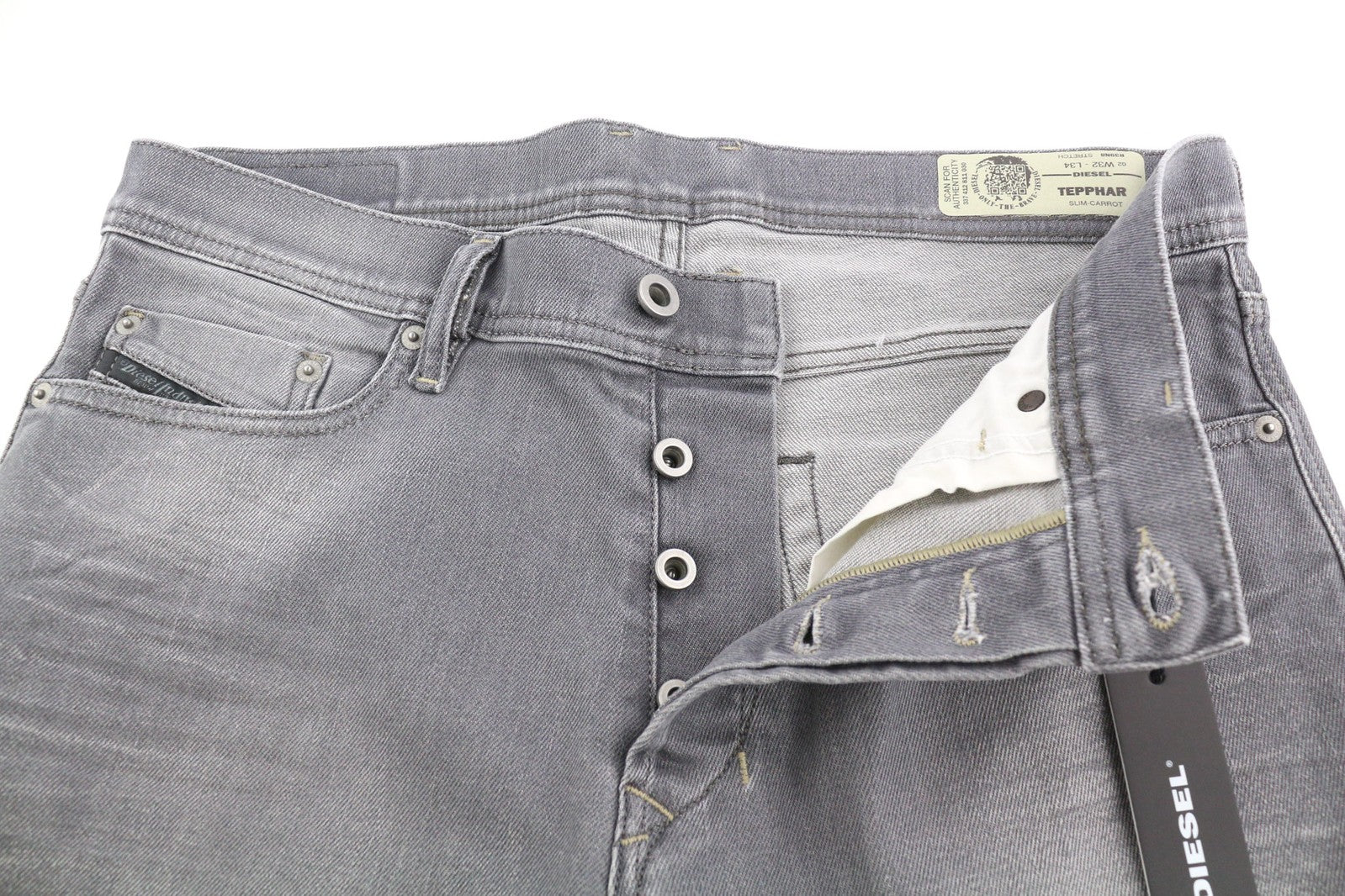 DIESEL Tepphar R39N8 vyriški džinsai W32/L34 Slim Carrot Fit tamprūs skalbto pilko džinso imitacijos džinsai 