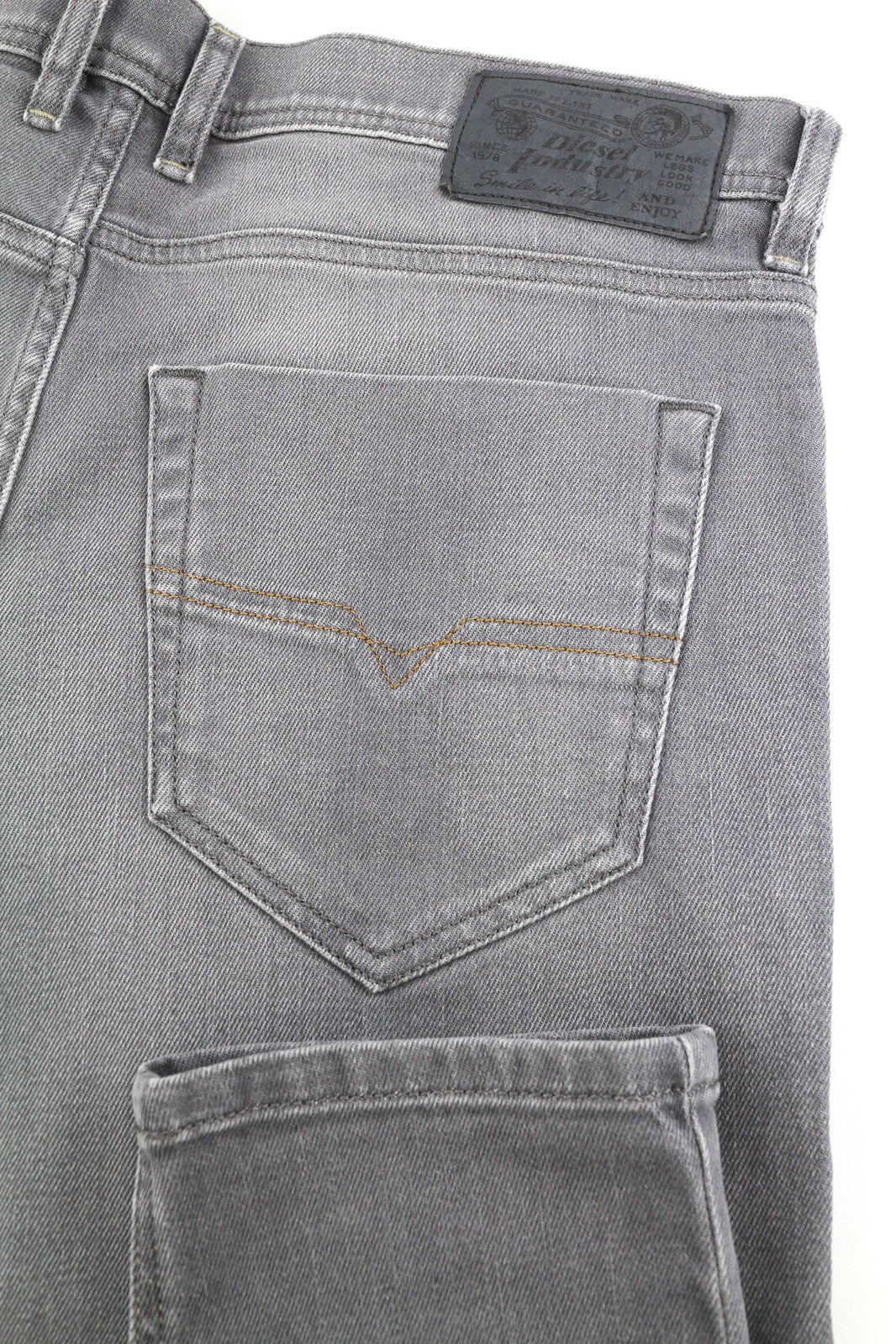 DIESEL Tepphar R39N8 vyriški džinsai W32/L34 Slim Carrot Fit tamprūs skalbto pilko džinso imitacijos džinsai 