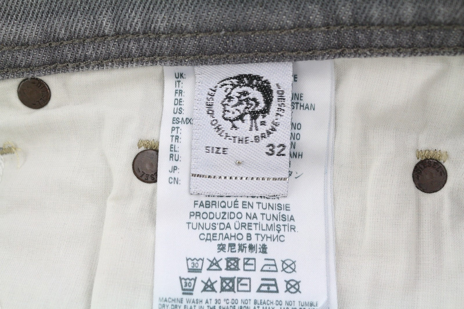 DIESEL Tepphar R39N8 vyriški džinsai W32/L34 Slim Carrot Fit tamprūs skalbto pilko džinso imitacijos džinsai 