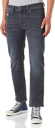 DIESEL D-Mihtry 0ELAX vyriški džinsai W32/L34 tiesaus kirpimo, rekomenduojama kaina – 220 €, skalbtos juodos spalvos. 