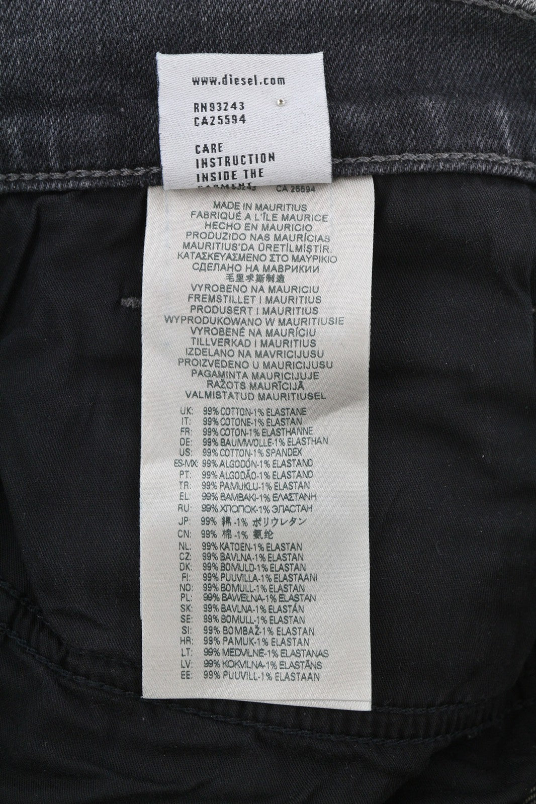 DIESEL D-Mihtry 0ELAX vyriški džinsai W32/L34 tiesaus kirpimo, rekomenduojama kaina – 220 €, skalbtos juodos spalvos. 