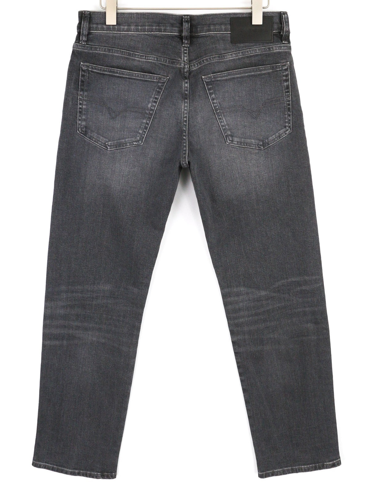 DIESEL D-Mihtry 0ELAX vyriški džinsai W32/L34 tiesaus kirpimo, rekomenduojama kaina – 220 €, skalbtos juodos spalvos. 