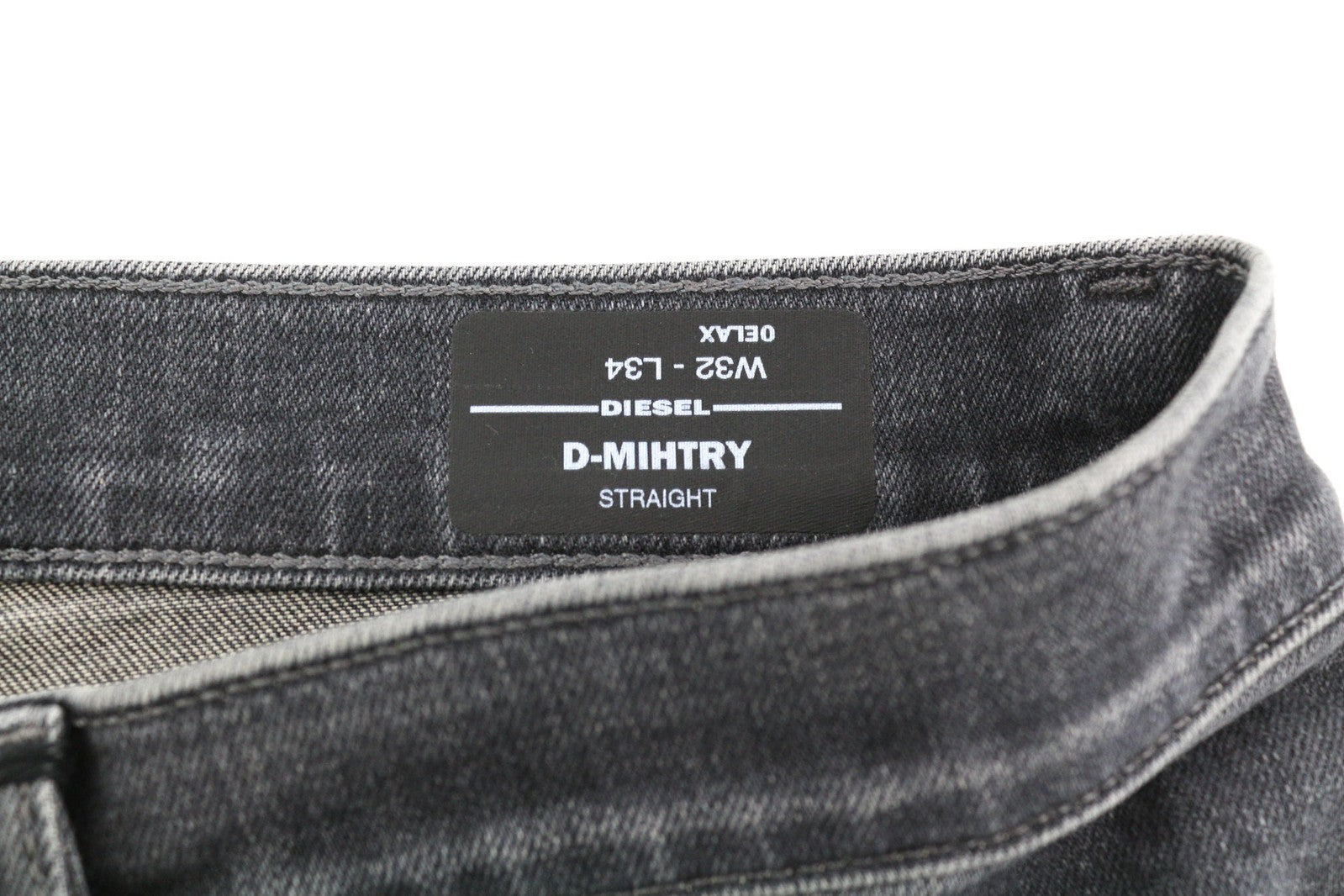 DIESEL D-Mihtry 0ELAX vyriški džinsai W32/L34 tiesaus kirpimo, rekomenduojama kaina – 220 €, skalbtos juodos spalvos. 