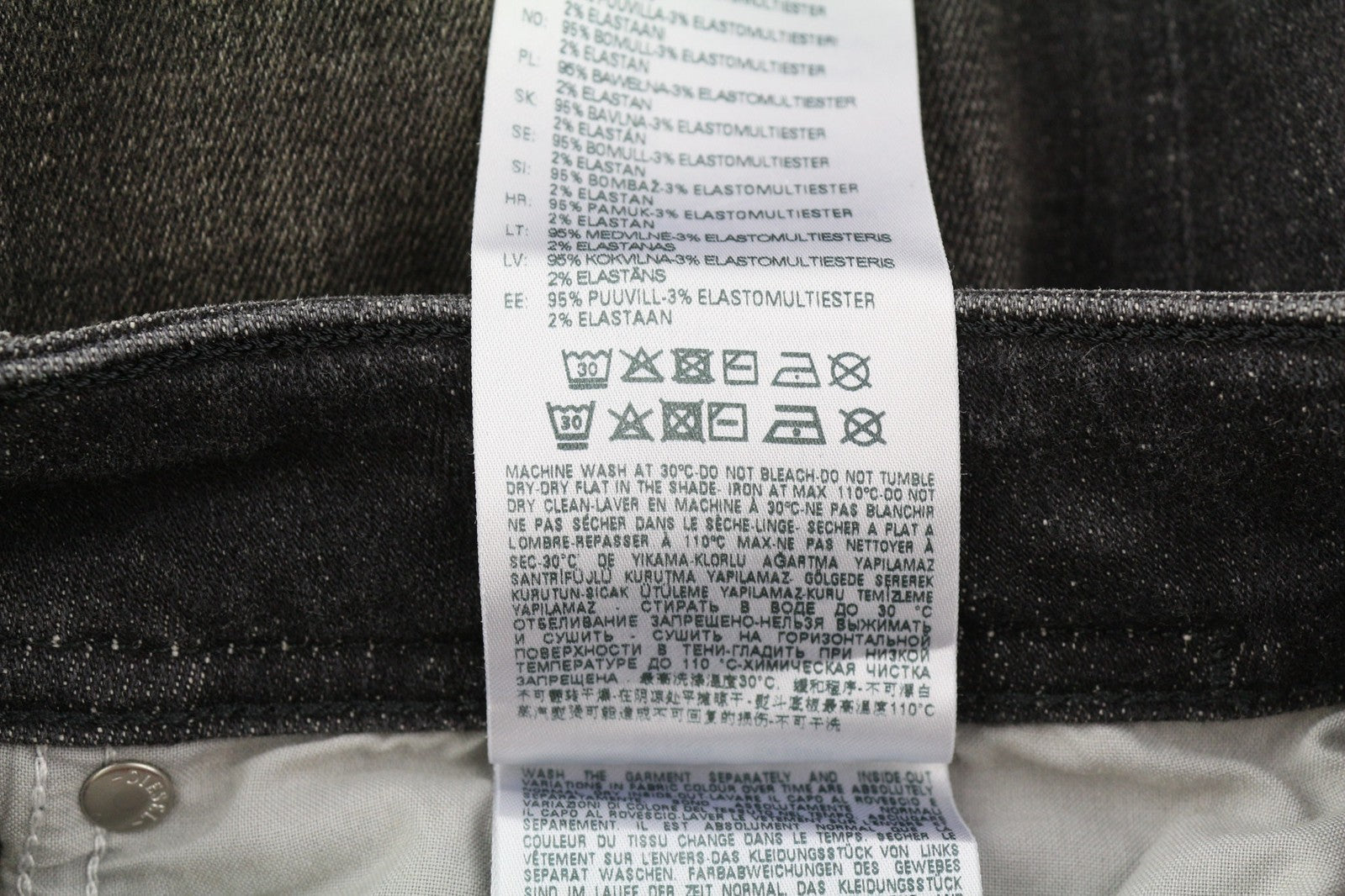 DIESEL 1979 Sleenker 09D88 vyriški džinsai W30/L30 aptempti, žemo juosmens, aptempti, rekomenduojama kaina – 225 € 