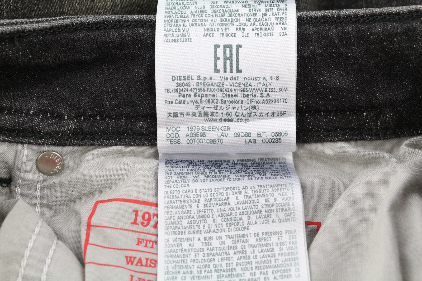 DIESEL 1979 Sleenker 09D88 vyriški džinsai W30/L30 aptempti, žemo juosmens, aptempti, rekomenduojama kaina – 225 € 