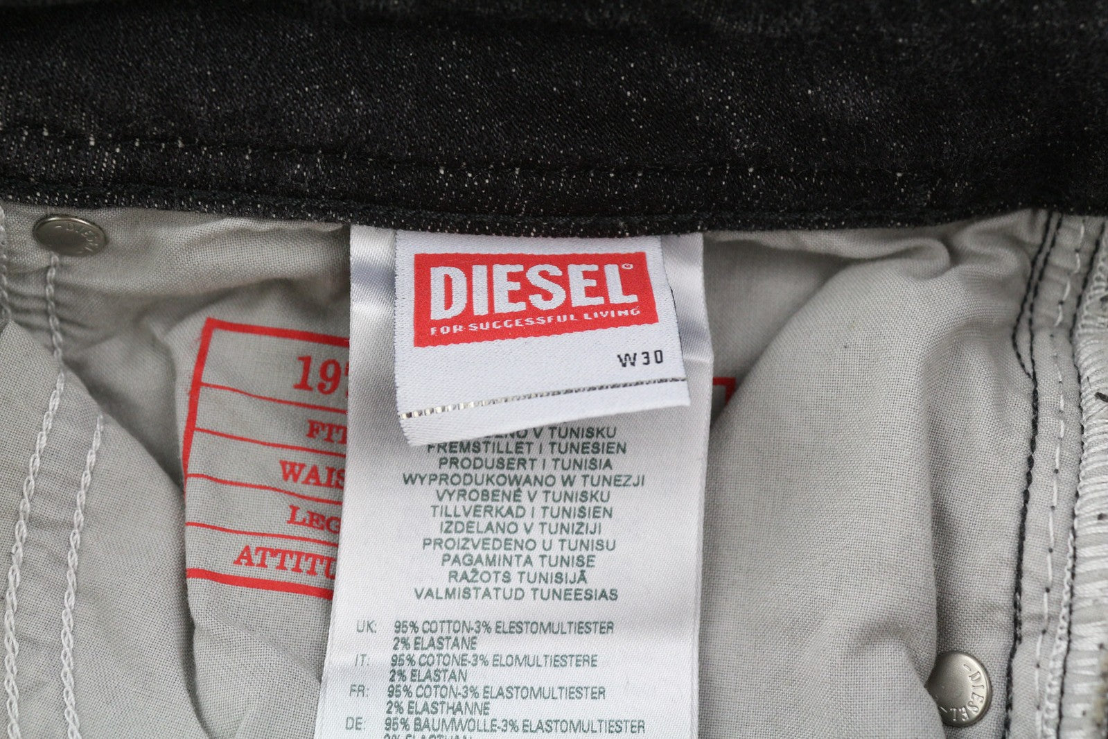 DIESEL 1979 Sleenker 09D88 vyriški džinsai W30/L30 aptempti, žemo juosmens, aptempti, rekomenduojama kaina – 225 € 