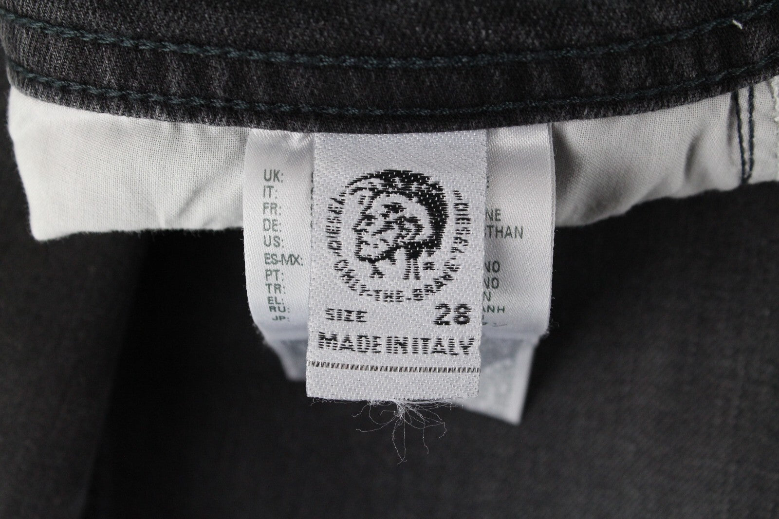 DIESEL Thommer 069BH vyriški džinsai W28/L32 Slim Fit medvilniniai tamprūs džinsai pilki su plėšytais siūlais 