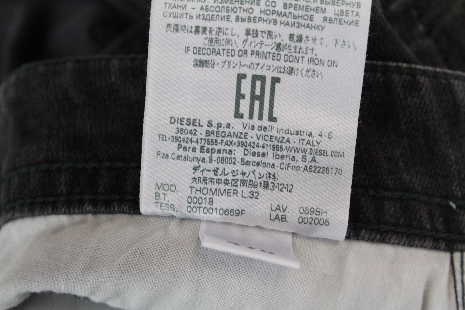 DIESEL Thommer 069BH vyriški džinsai W28/L32 Slim Fit medvilniniai tamprūs džinsai pilki su plėšytais siūlais 